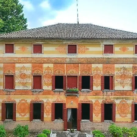 Di Campagna Immersa Nella Natura